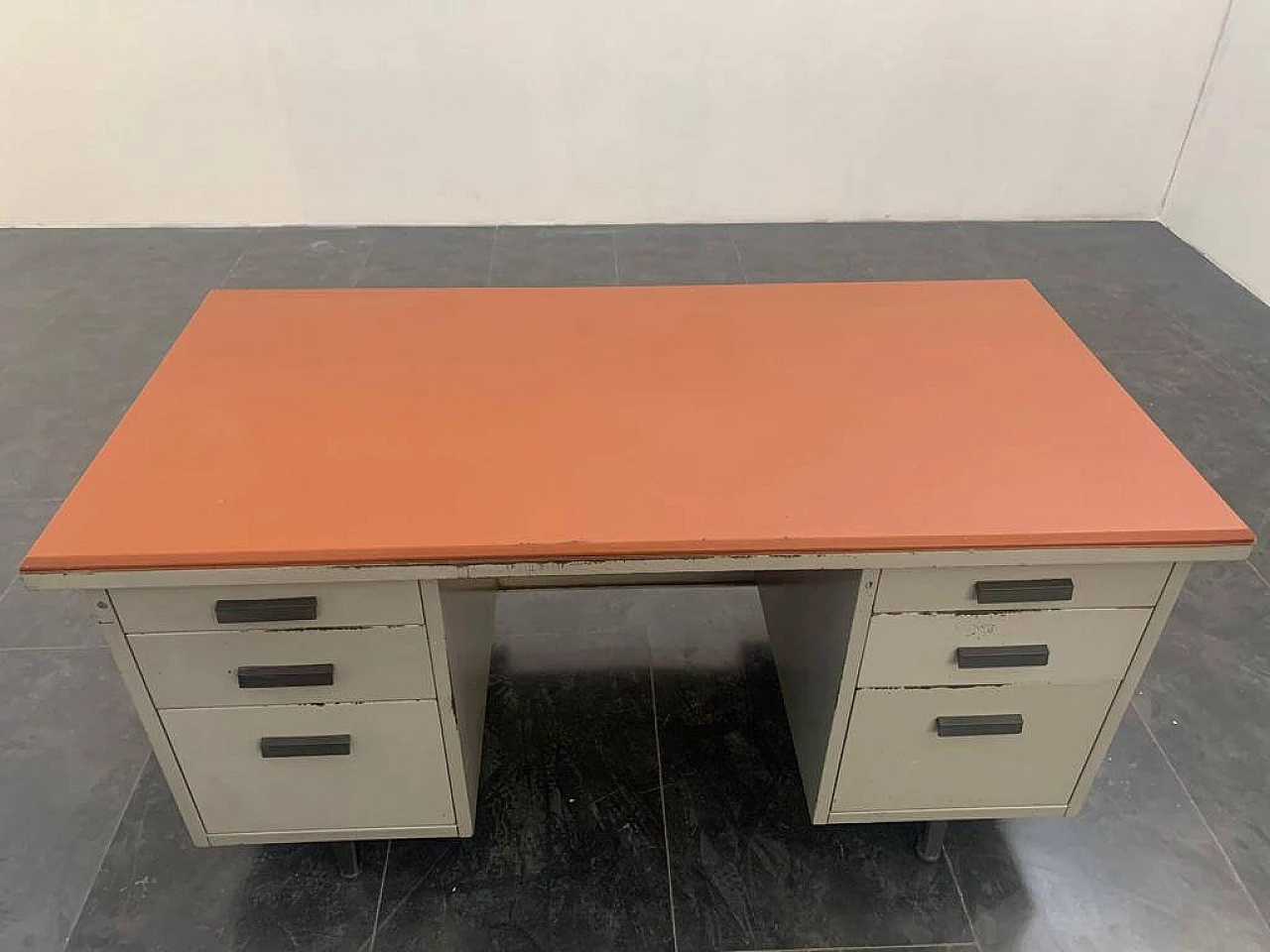 Desk in painted metal with brown leatherette top by Mermelada Estudio, 60s 1232805