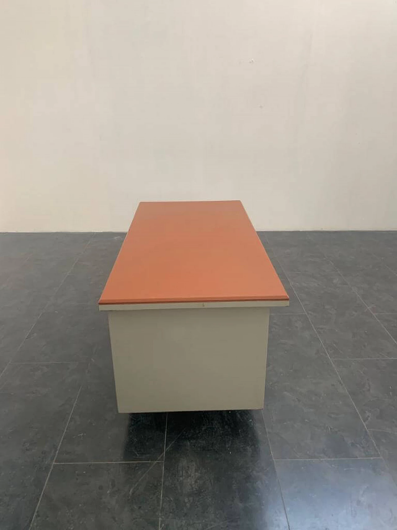 Desk in painted metal with brown leatherette top by Mermelada Estudio, 60s 1232807