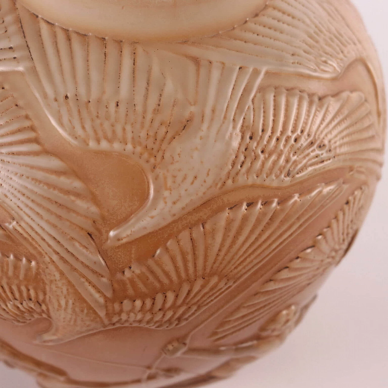 Vaso in vetro con decoro a rilievo, anni '30 1233185