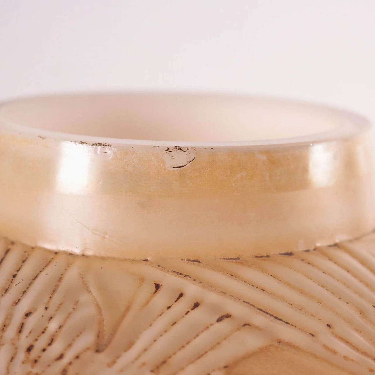 Vaso in vetro con decoro a rilievo, anni '30 1233188