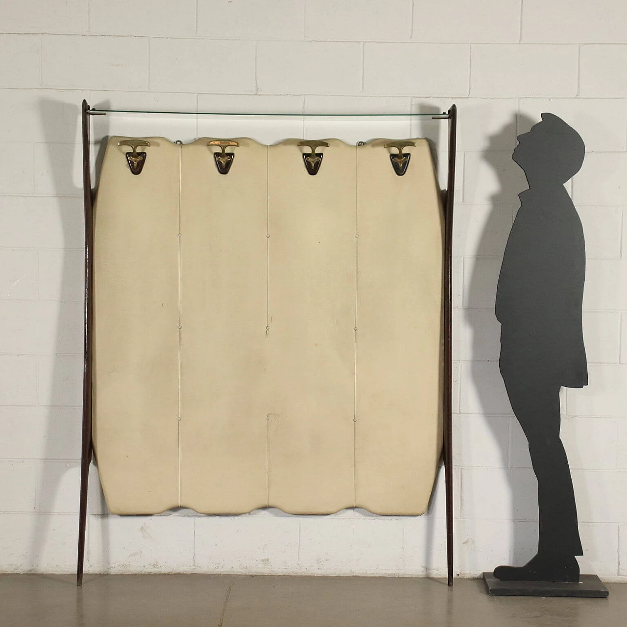 Appendiabiti in legno, ottone, skai e vetro, anni '50 1233432