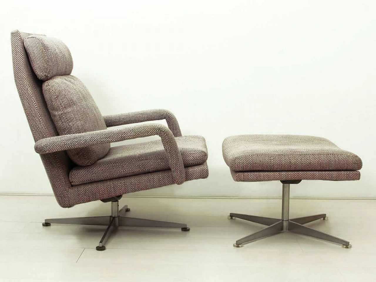 German lounge chair with ottoman in chromed metal and fabric by Hans Kaufeld, 60s 1233584