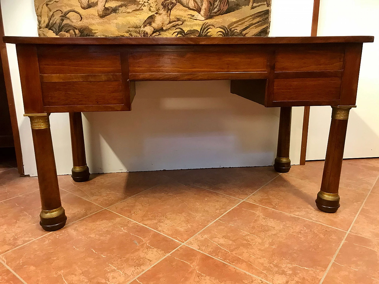 Empire writing table with columns and bronze gilded mahogany feather, top and drawers covered in leather, original early 19th century 1234728