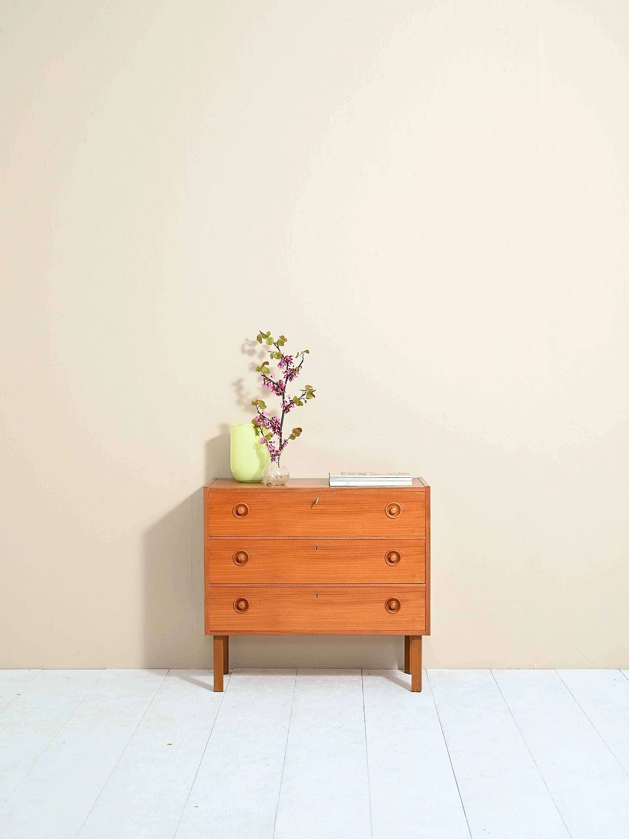 Cassettiera scandinava in teak con pomelli, anni '60 1235333