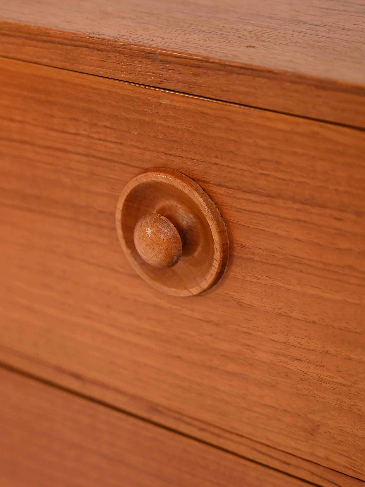 Cassettiera scandinava in teak con pomelli, anni '60 1235335