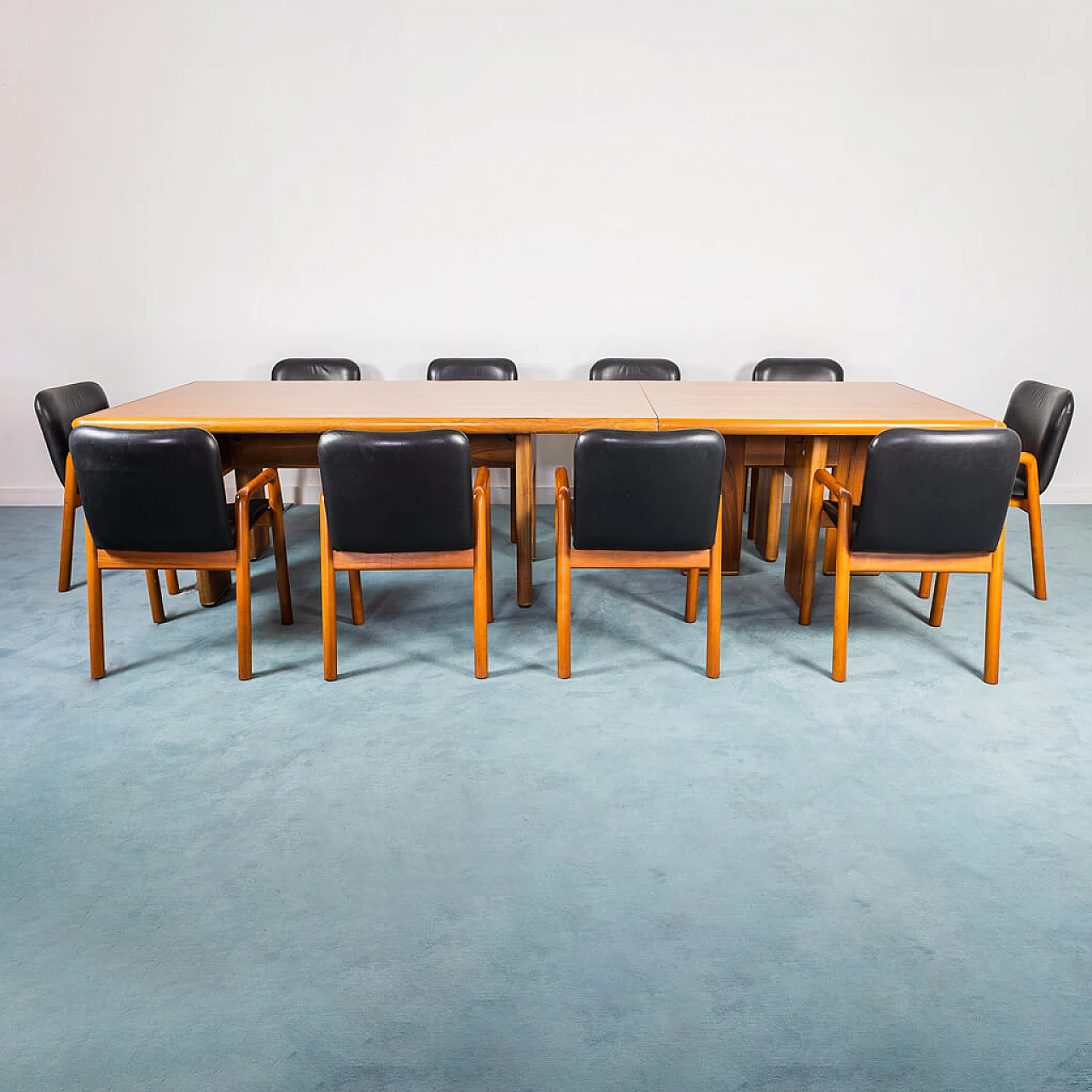 Meeting desk in wood with brass inserts and 10 Chairs in lacquered wood and leather, 70s 1235827