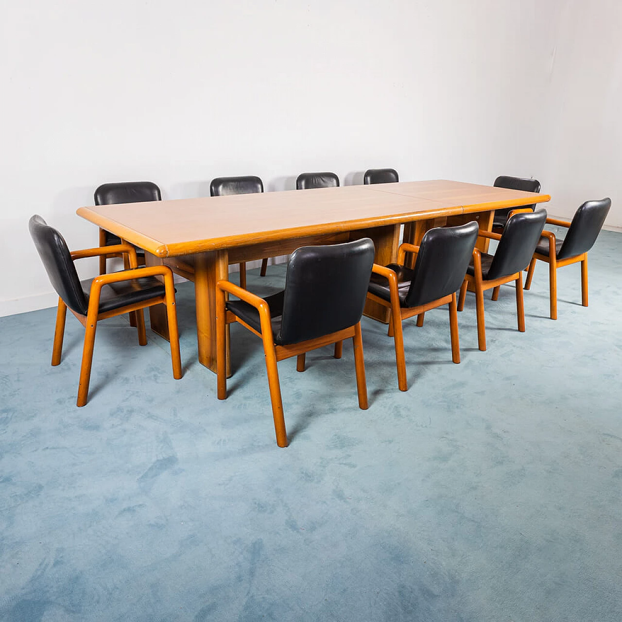 Meeting desk in wood with brass inserts and 10 Chairs in lacquered wood and leather, 70s 1235828