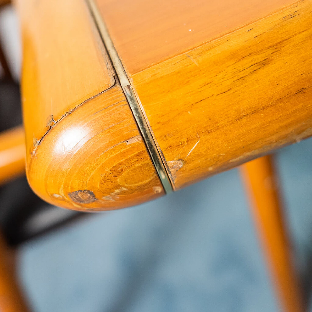 Meeting desk in wood with brass inserts and 10 Chairs in lacquered wood and leather, 70s 1235830