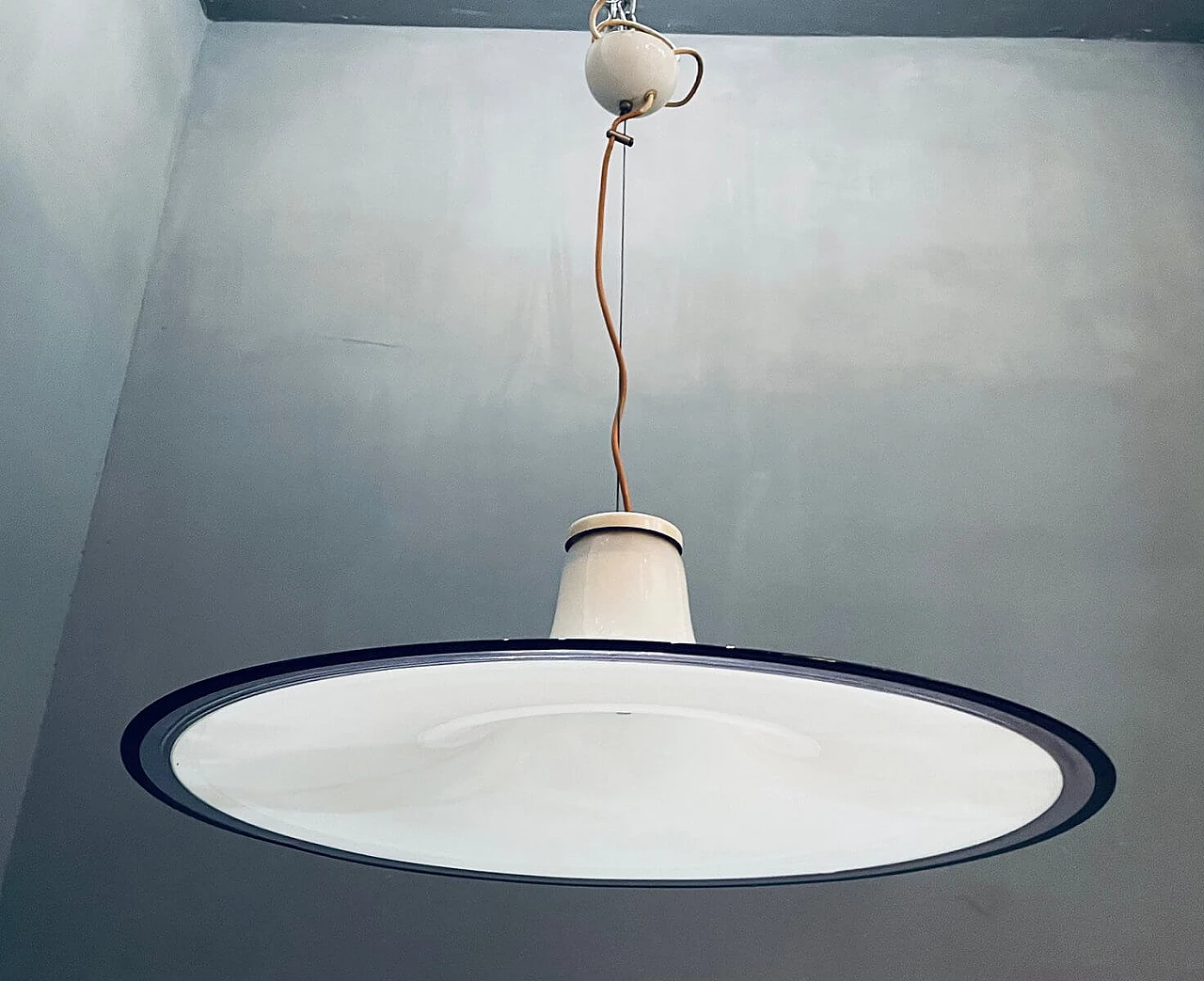 Lampada pendente in vetro bianco e nero di Murano, anni '60 1236585