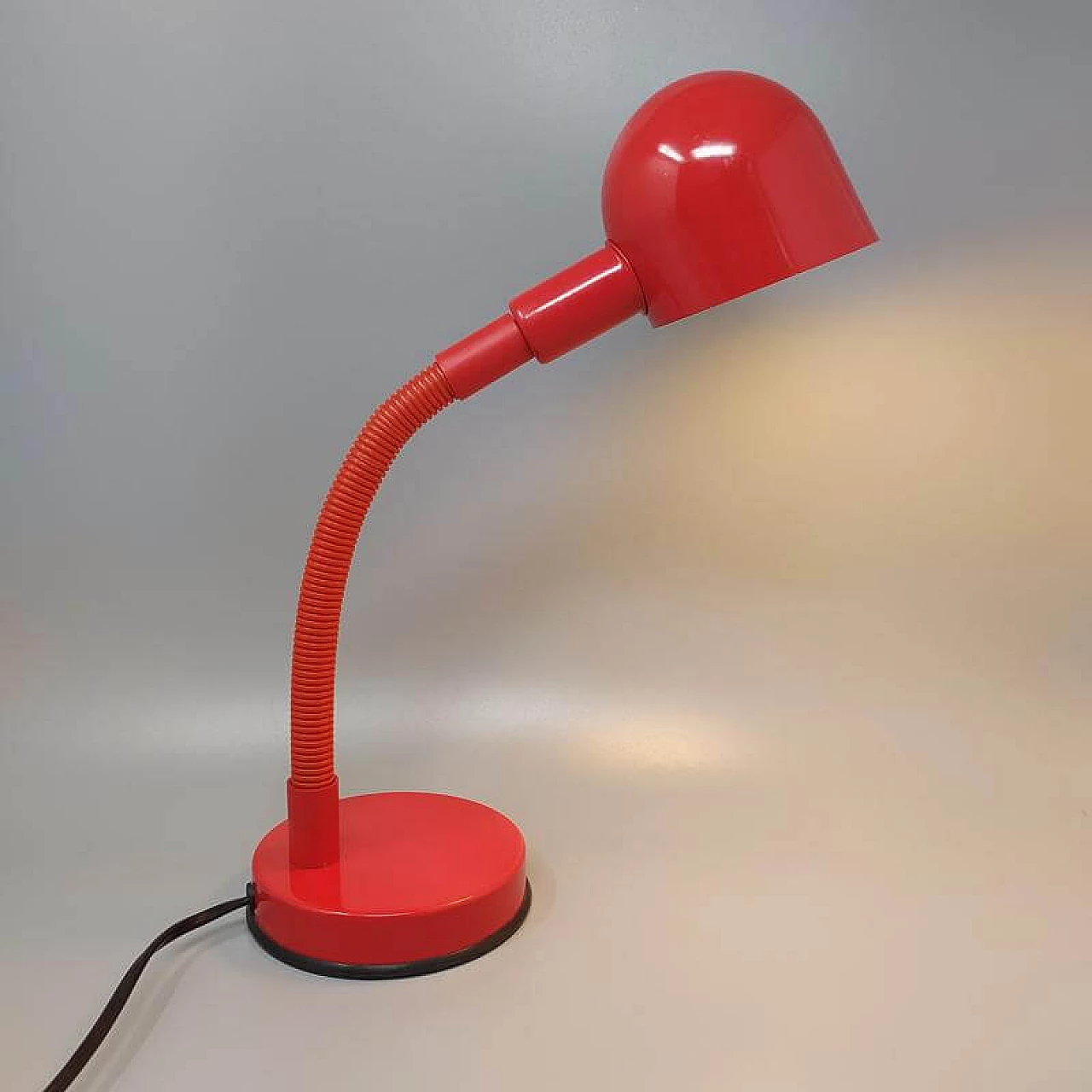 Lampada da tavolo rossa di Veneta Lumi, anni '70 1236707