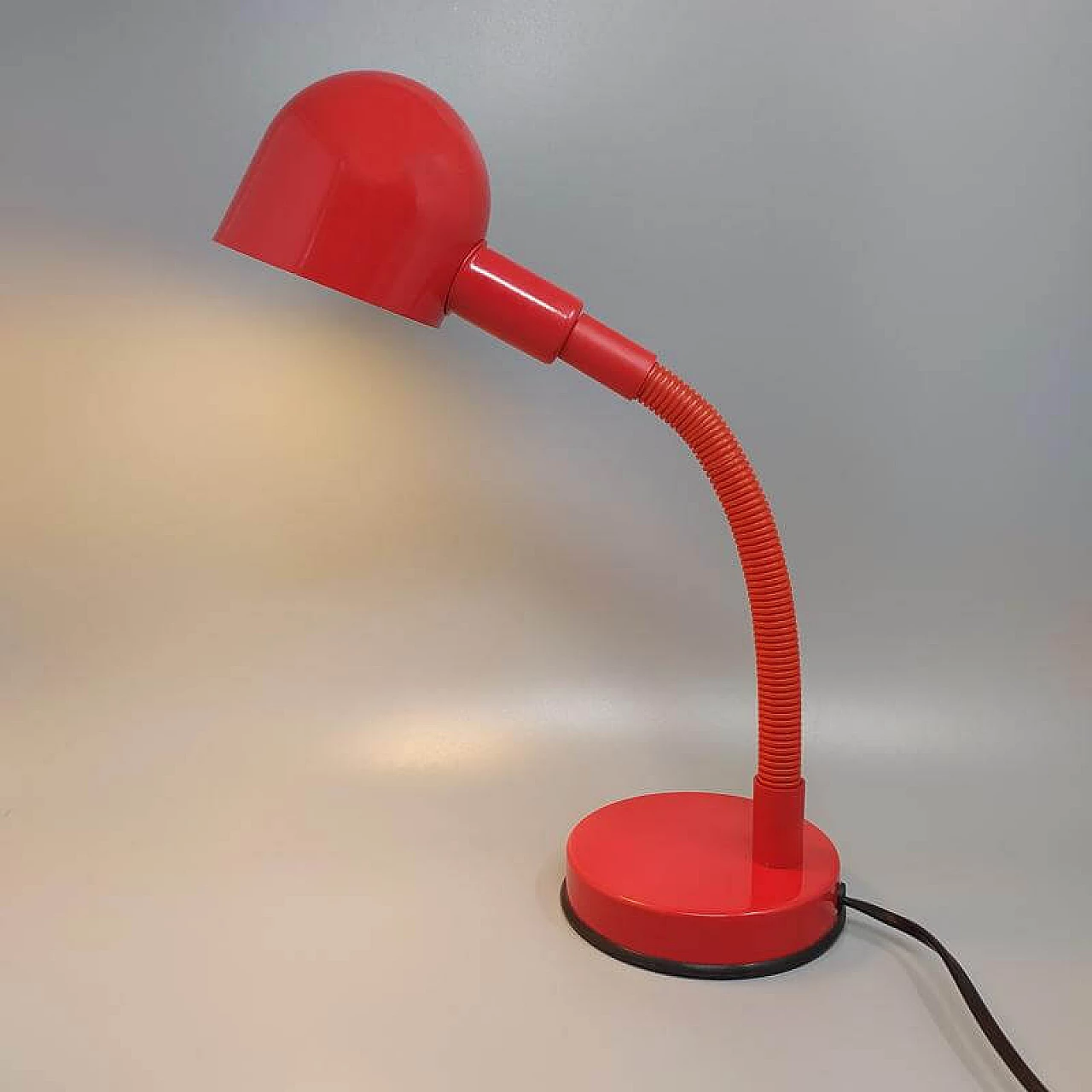 Lampada da tavolo rossa di Veneta Lumi, anni '70 1236708