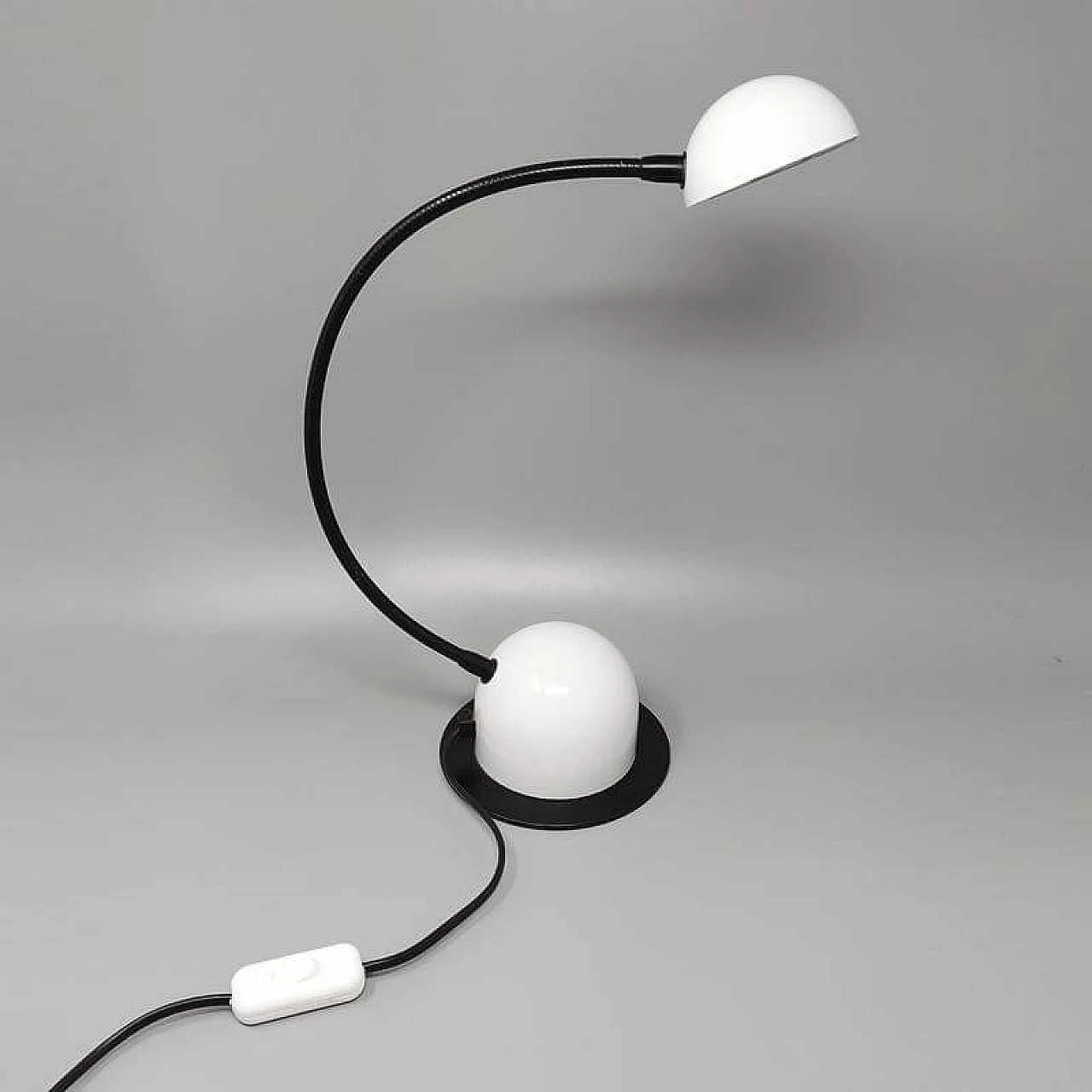 1970s Gorgeous White Table Lamp by Veneta Lumi. Made in Italy 1237102