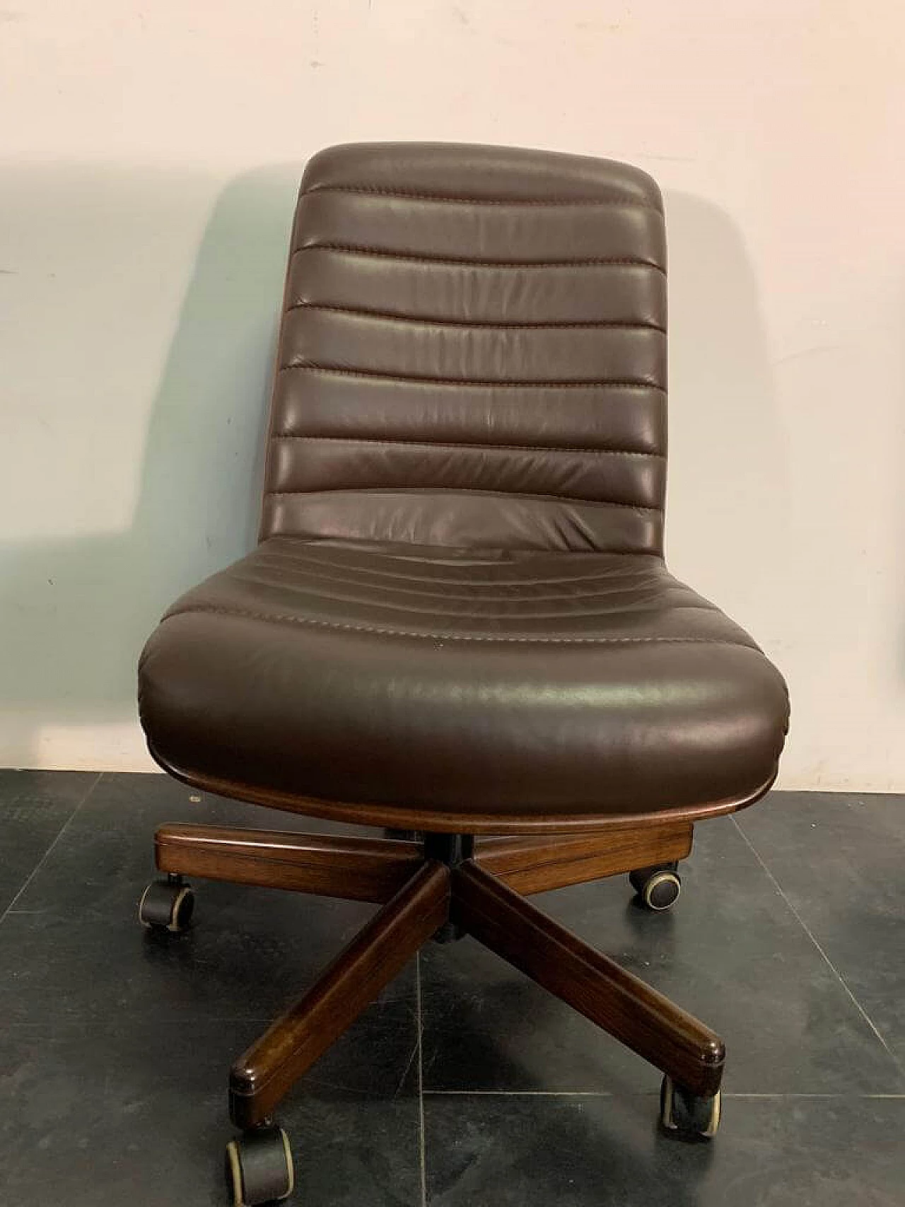 10 Leather swivel chairs by Vaghi, 1980s 1237631