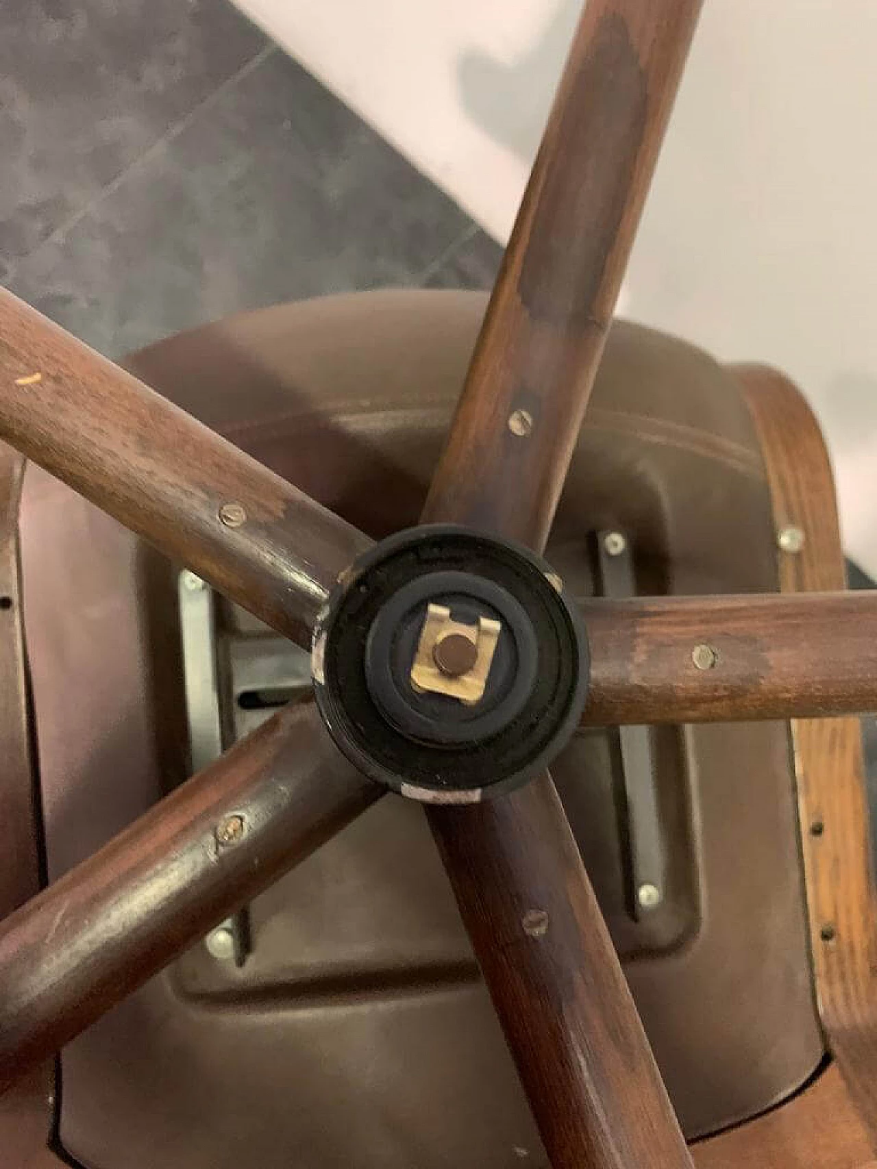 10 Leather swivel chairs by Vaghi, 1980s 1237633