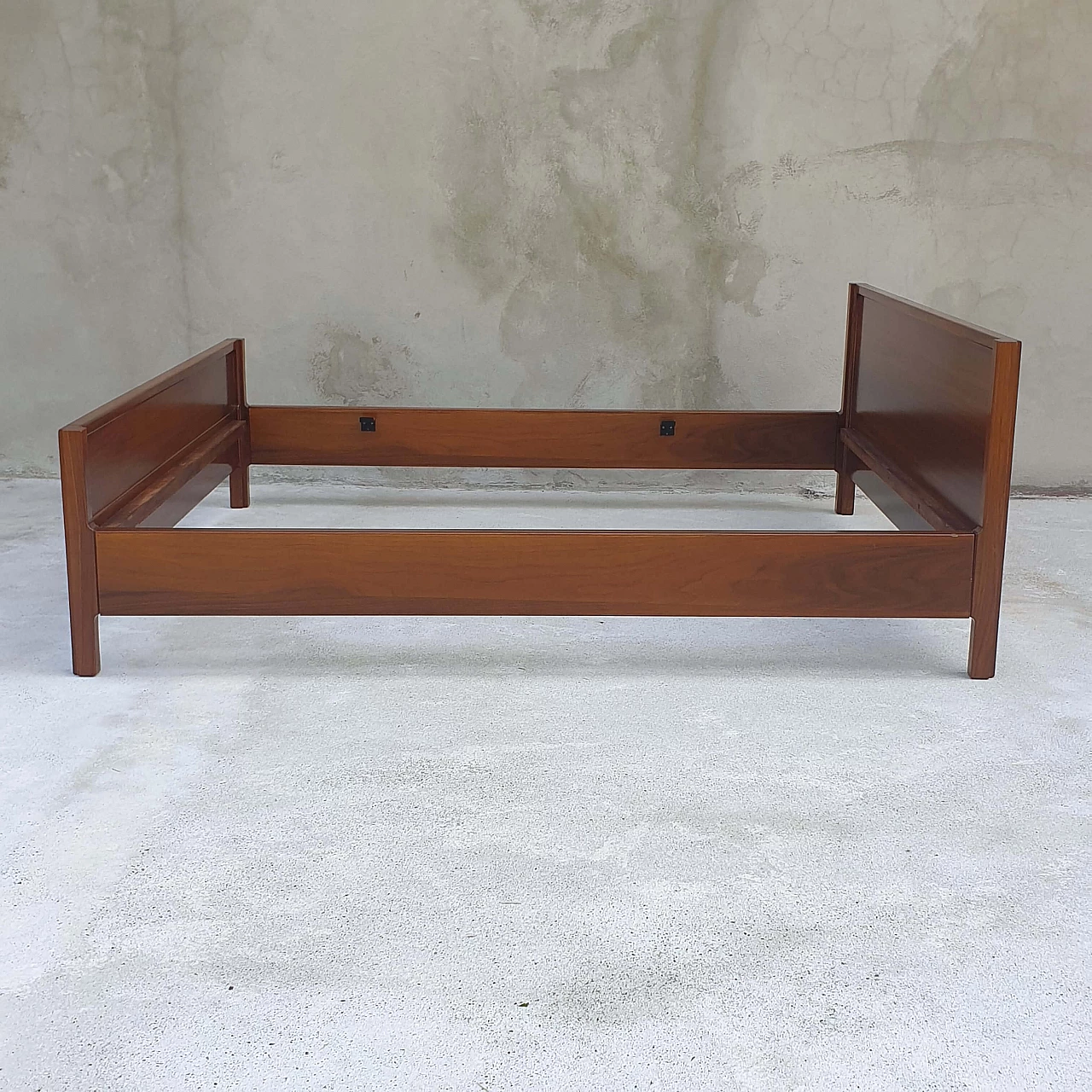 Letto in noce di Stilwood, anni '60 1238085