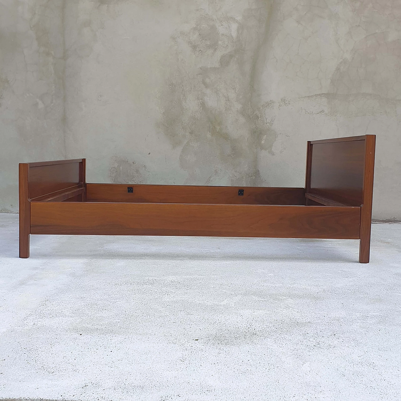 Letto in noce di Stilwood, anni '60 1238086