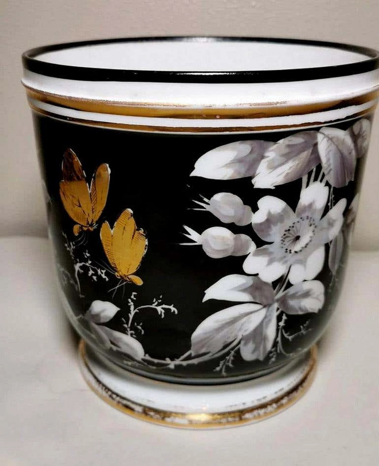 Cachepot Napoleone III in porcelain de Paris dipinta a mano, '800 1238932