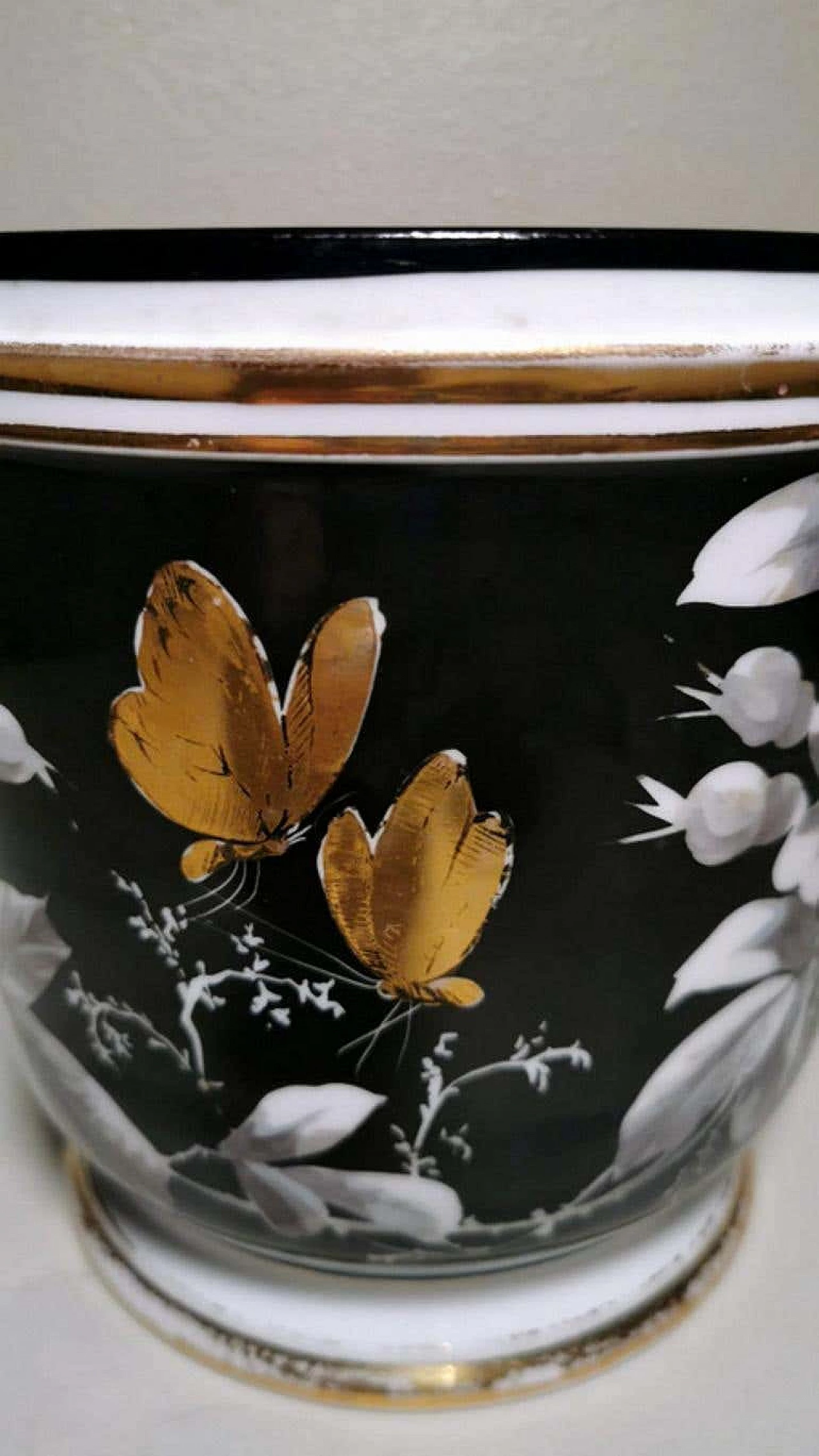 Cachepot Napoleone III in porcelain de Paris dipinta a mano, '800 1238940