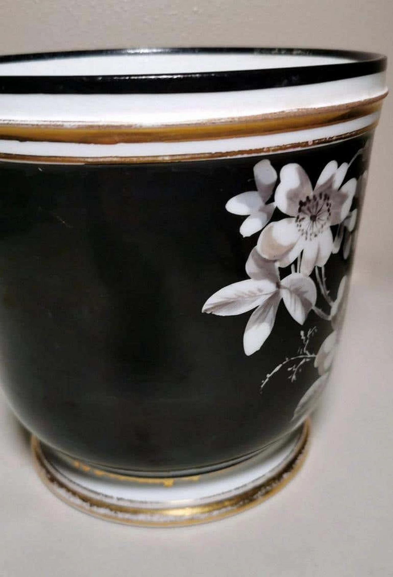 Cachepot Napoleone III in porcelain de Paris dipinta a mano, '800 1238941