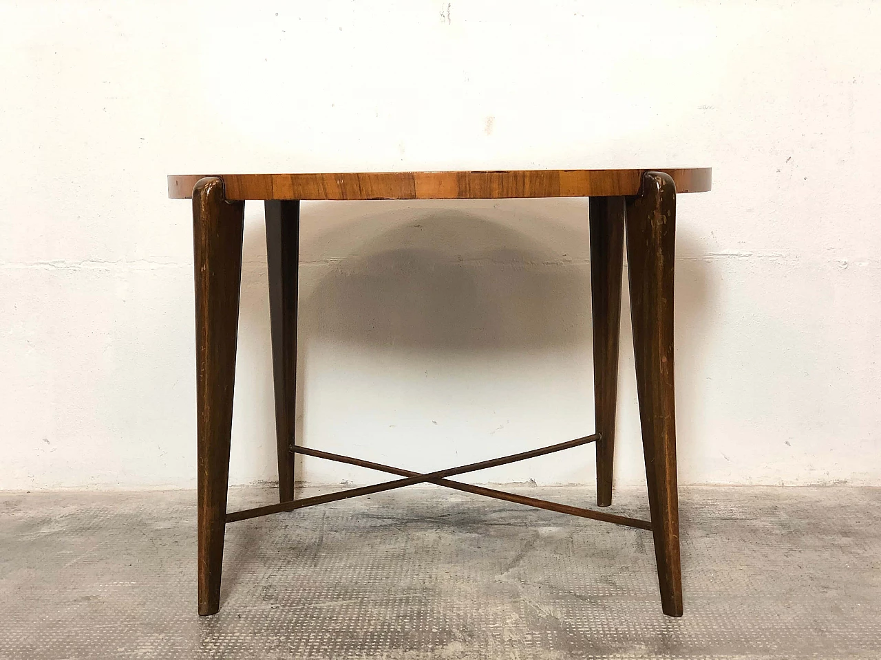 Tavolino in ciliegio con piano impiallacciato, anni '60 1239597