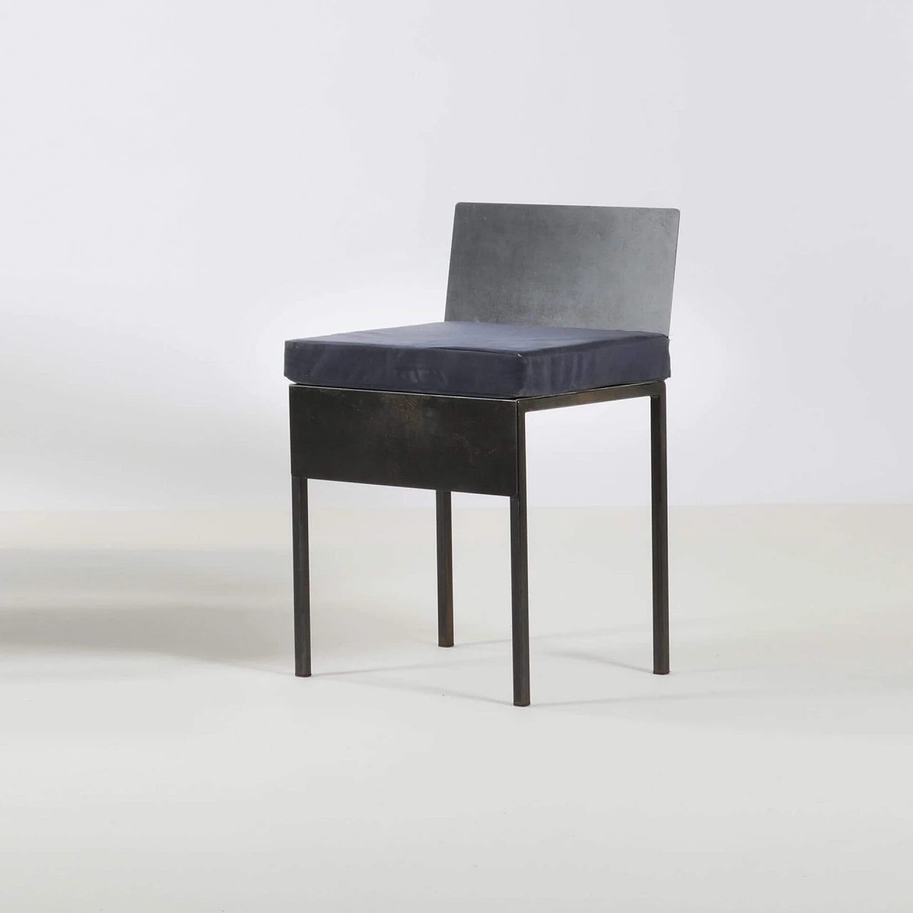 4 Chairs with iron structure and velvet cushions, 80s 1240077