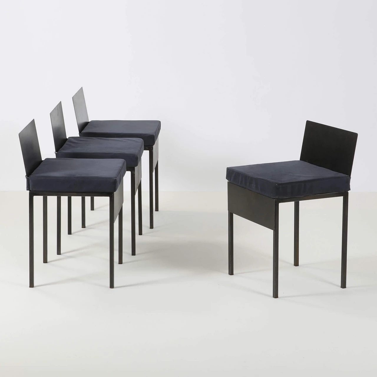 4 Chairs with iron structure and velvet cushions, 80s 1240078