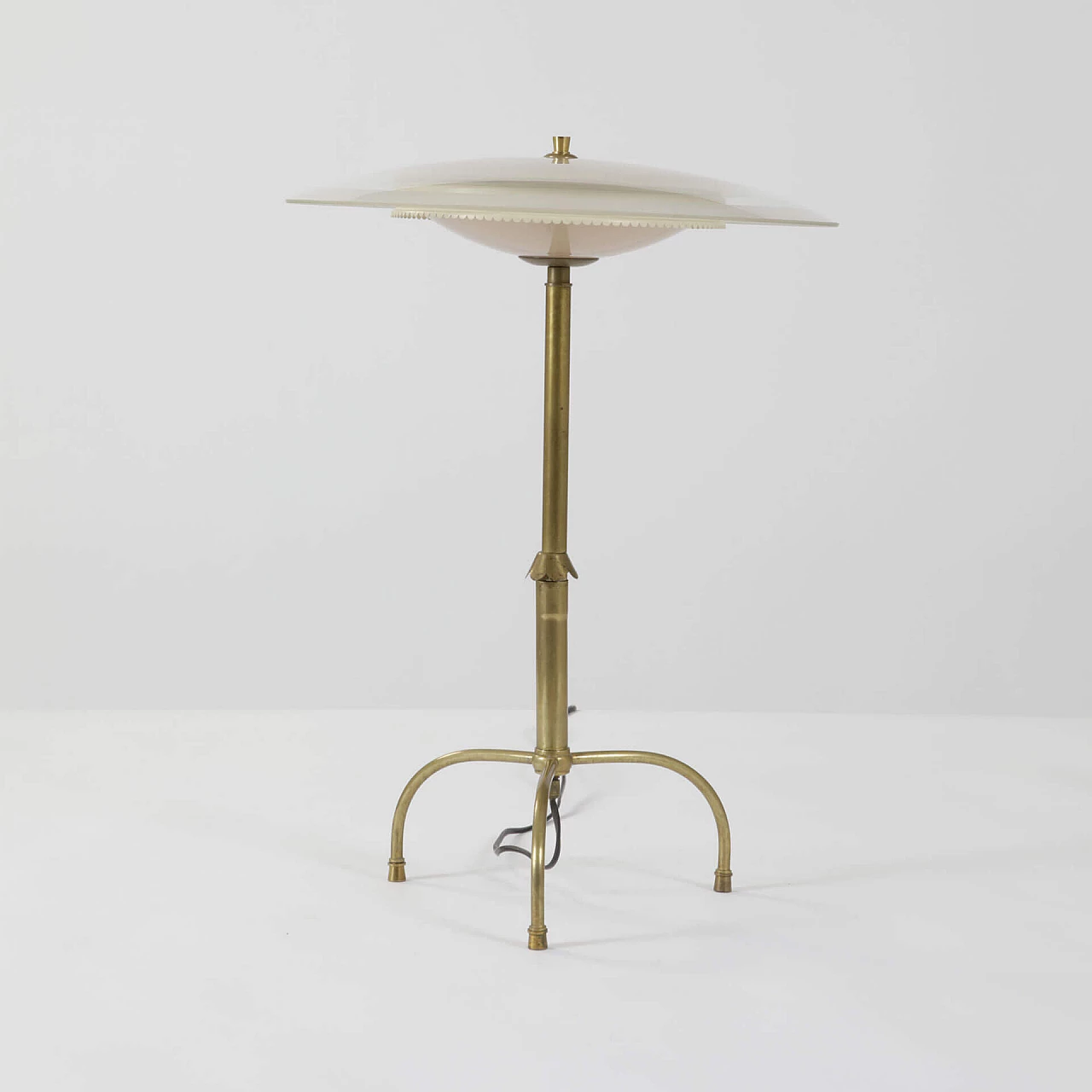 Table lamp in brass and frosted glass diffuser, 1960s 1240214