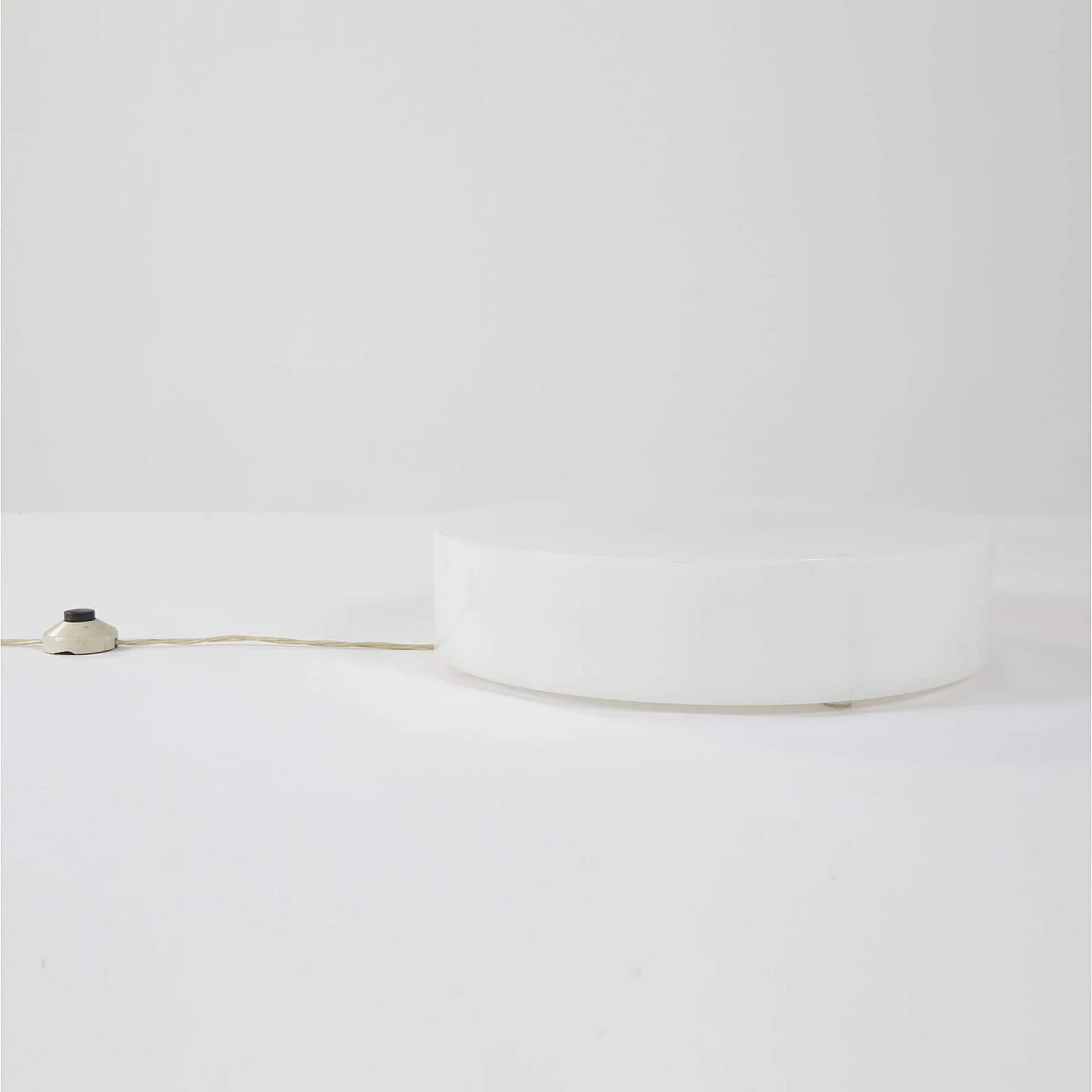 Table lamp in white perspex, 60s 1240218