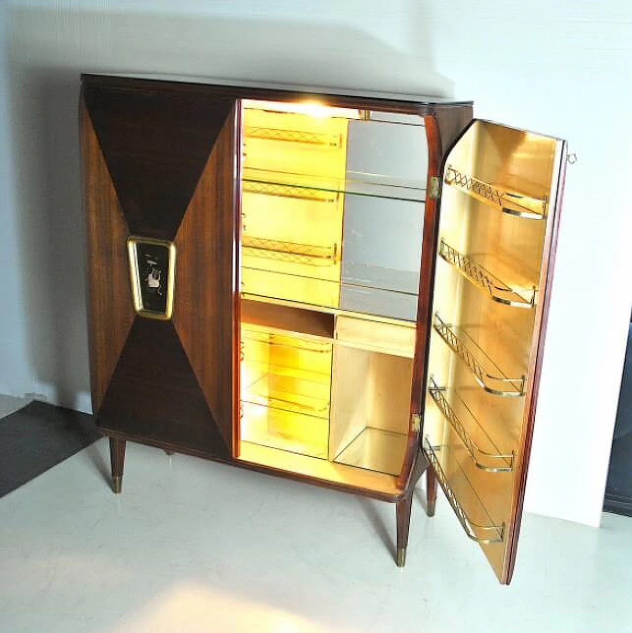 Bar cabinet in walnut, brass and frosted glass in the style of Luigi Poppio by La Permanente Mobili Cantù, 40s 1240956
