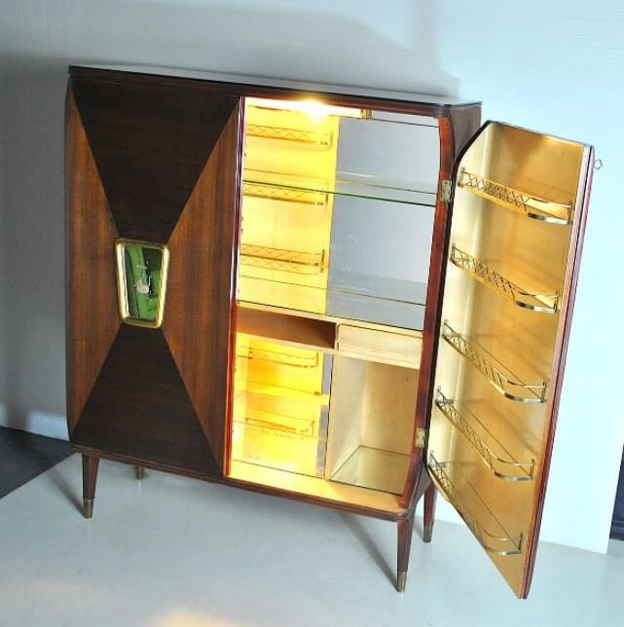 Bar cabinet in walnut, brass and frosted glass in the style of Luigi Poppio by La Permanente Mobili Cantù, 40s 1240958