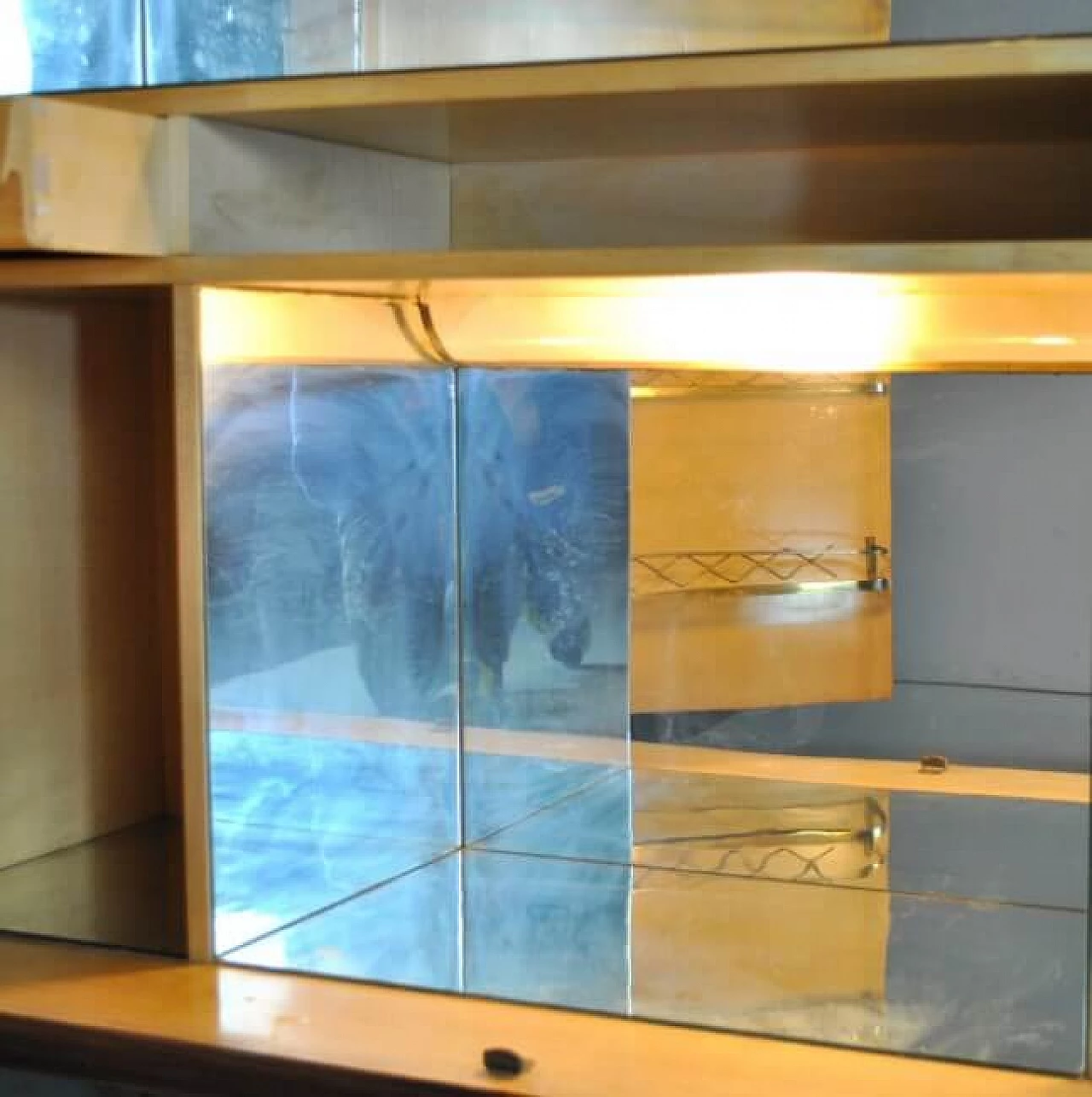 Mobile bar in noce, ottone e vetro satinato nello stile di Luigi Poppio di La Permanente Mobili Cantù, anni '40 1240960