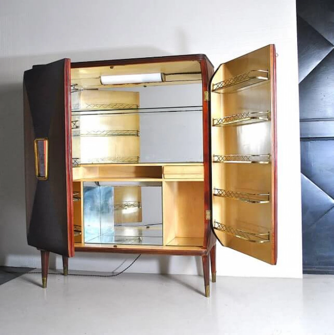 Bar cabinet in walnut, brass and frosted glass in the style of Luigi Poppio by La Permanente Mobili Cantù, 40s 1240967