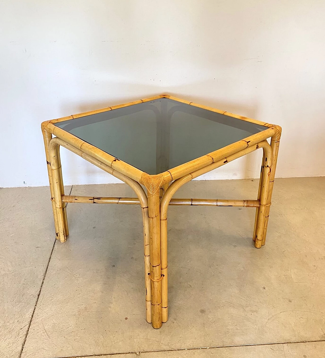 Tavolo in bamboo con piano in vetro fume, anni '70 1241185