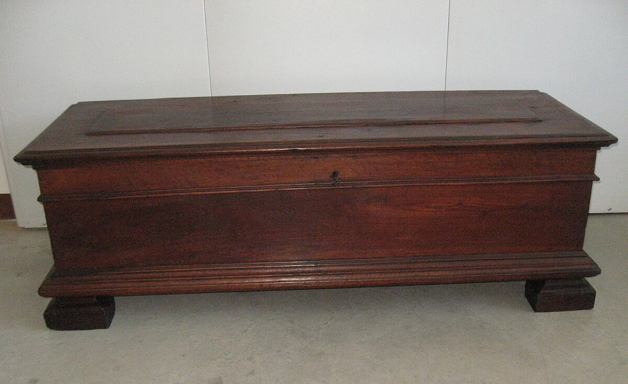 Bolognese walnut chest, 17th century 1241403