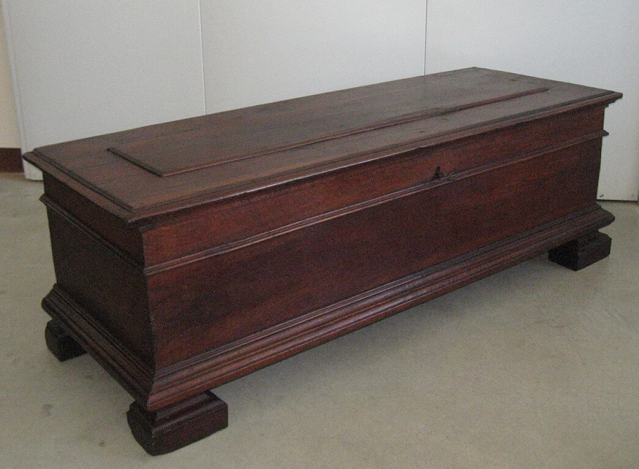 Bolognese walnut chest, 17th century 1241404