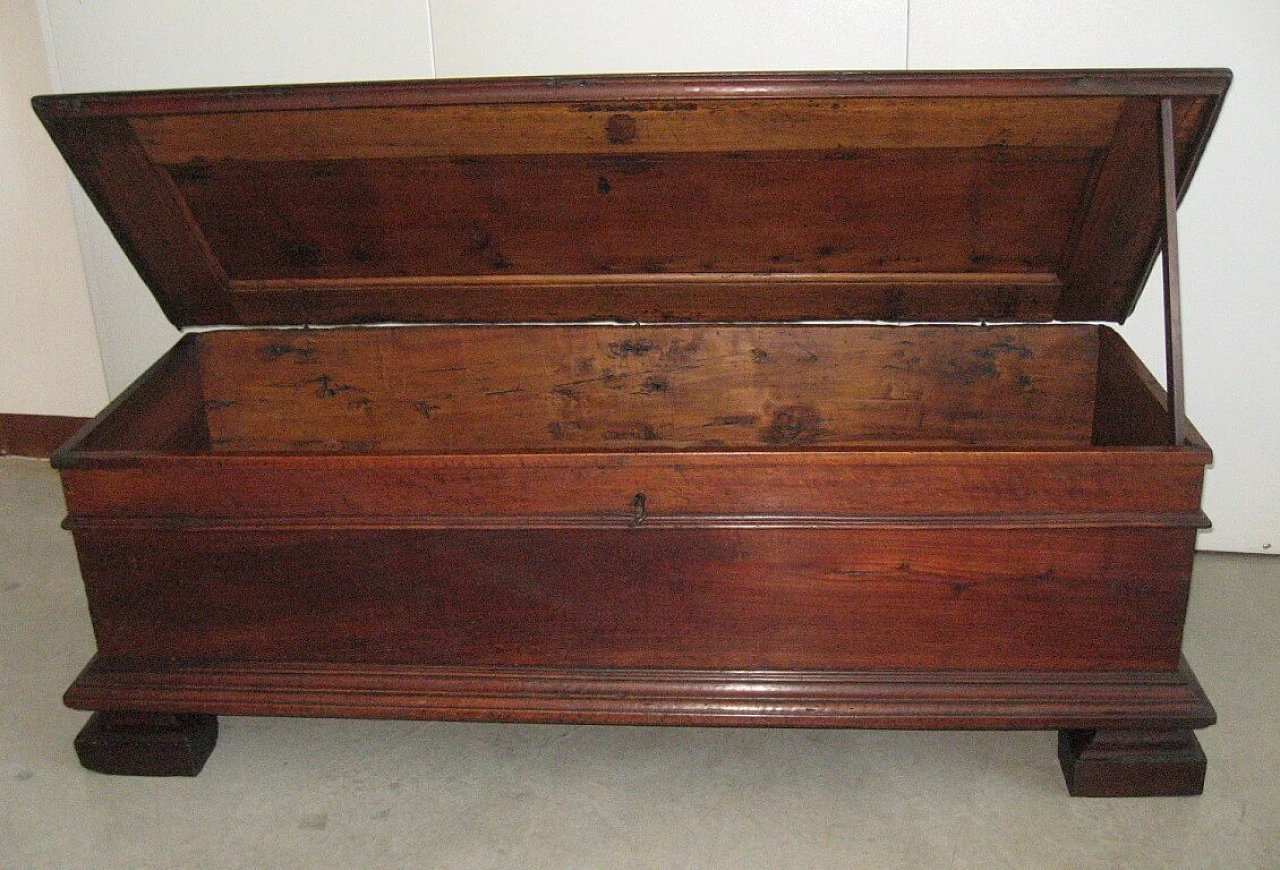 Bolognese walnut chest, 17th century 1241406