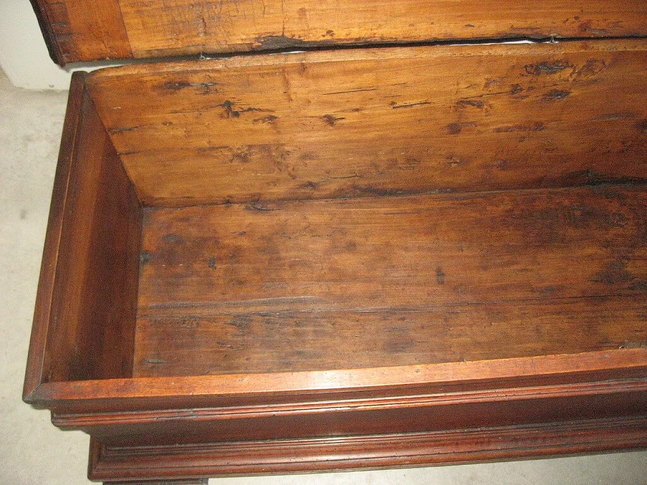 Bolognese walnut chest, 17th century 1241407