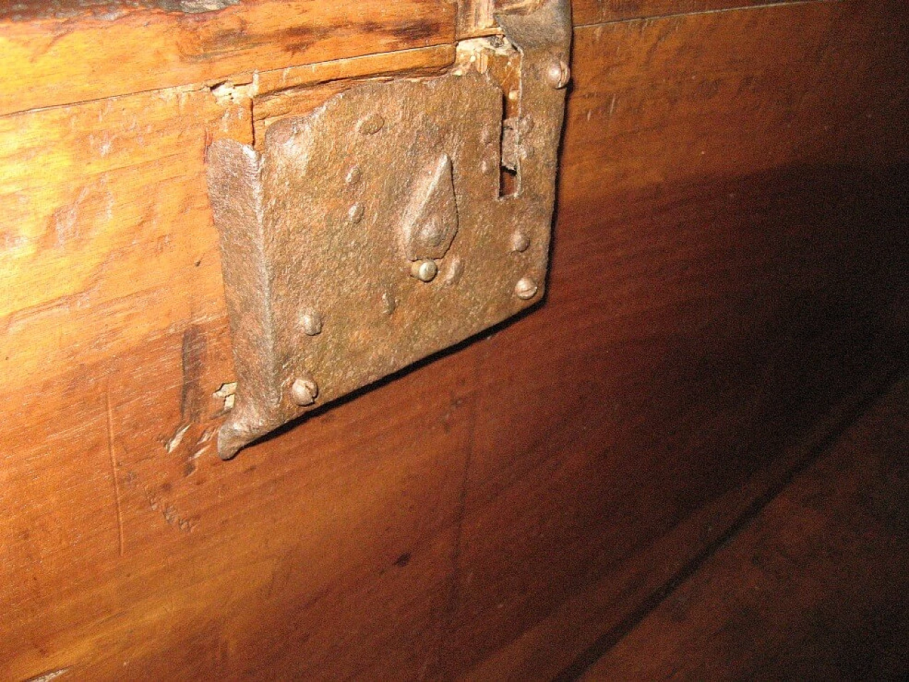 Bolognese walnut chest, 17th century 1241408