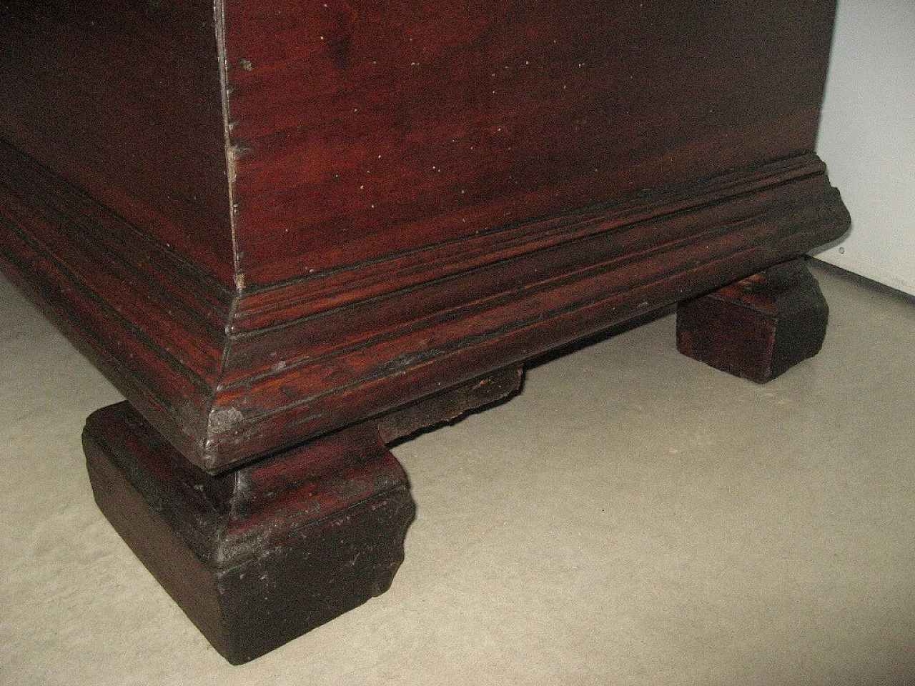 Bolognese walnut chest, 17th century 1241409