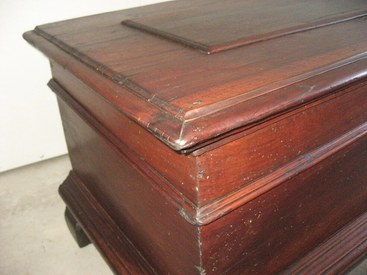 Bolognese walnut chest, 17th century 1241412