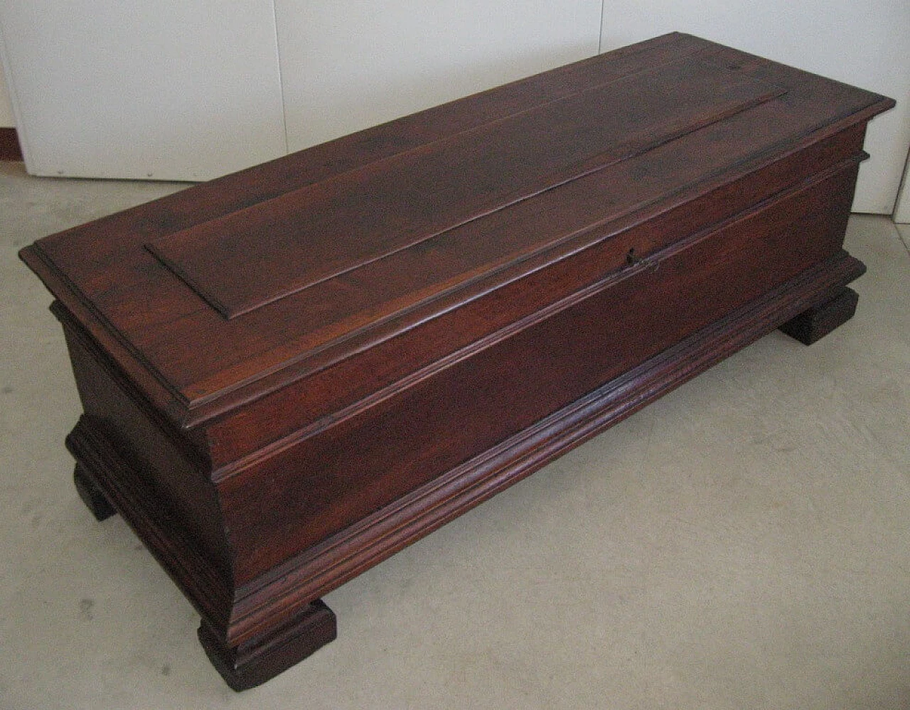 Bolognese walnut chest, 17th century 1241413
