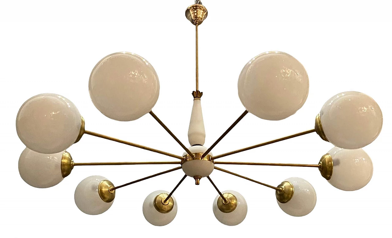 Lampadario in ottone e vetro opalino, anni '50 1241584