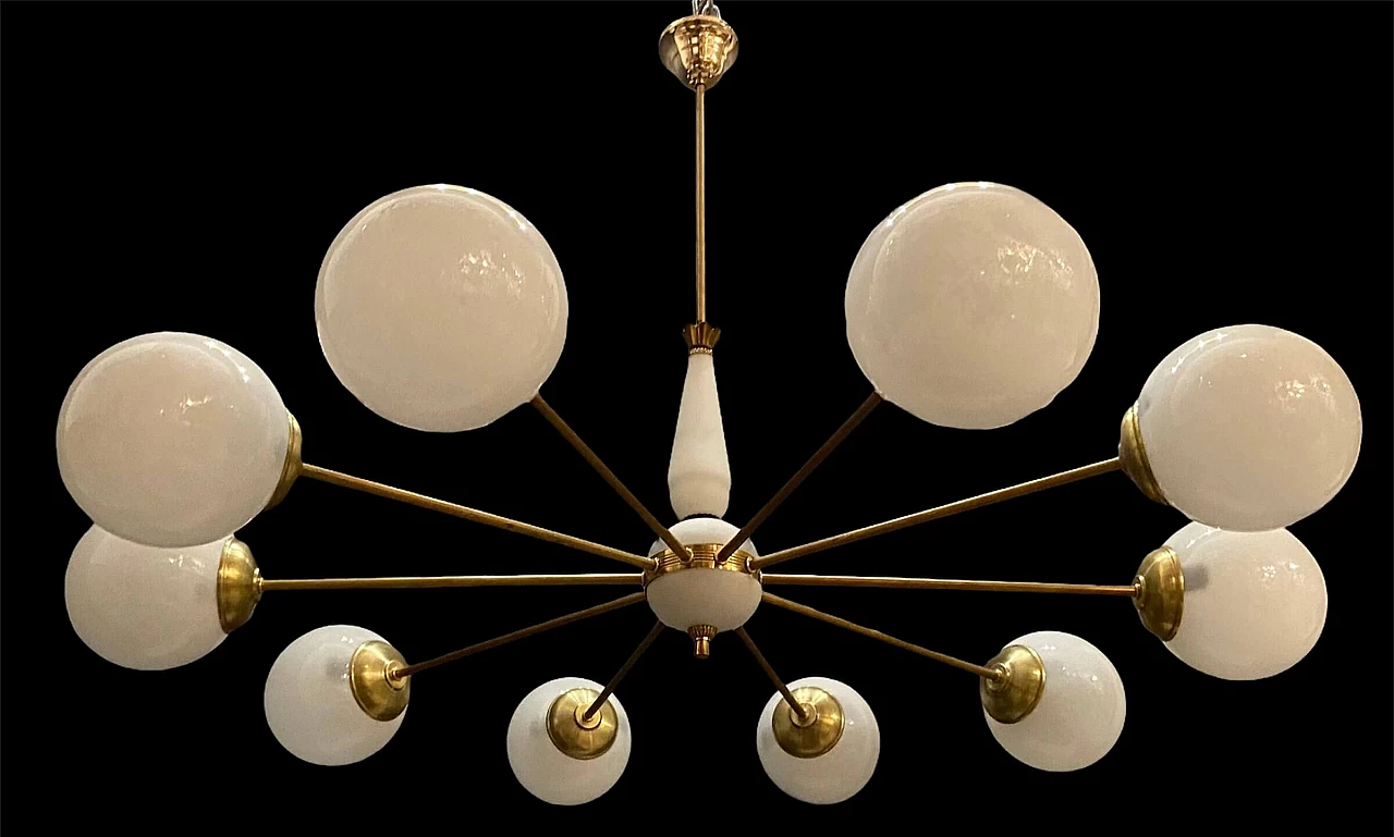 Lampadario in ottone e vetro opalino, anni '50 1241592