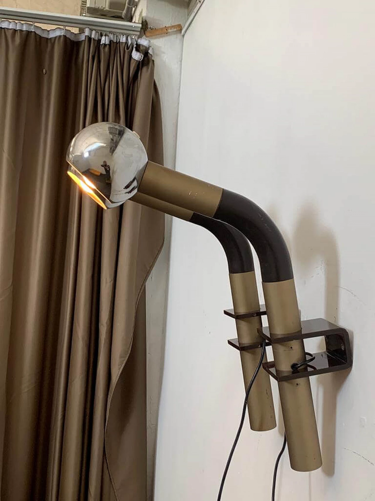 Pair of wall lamps in metal and bakelite, 1970s 1241888