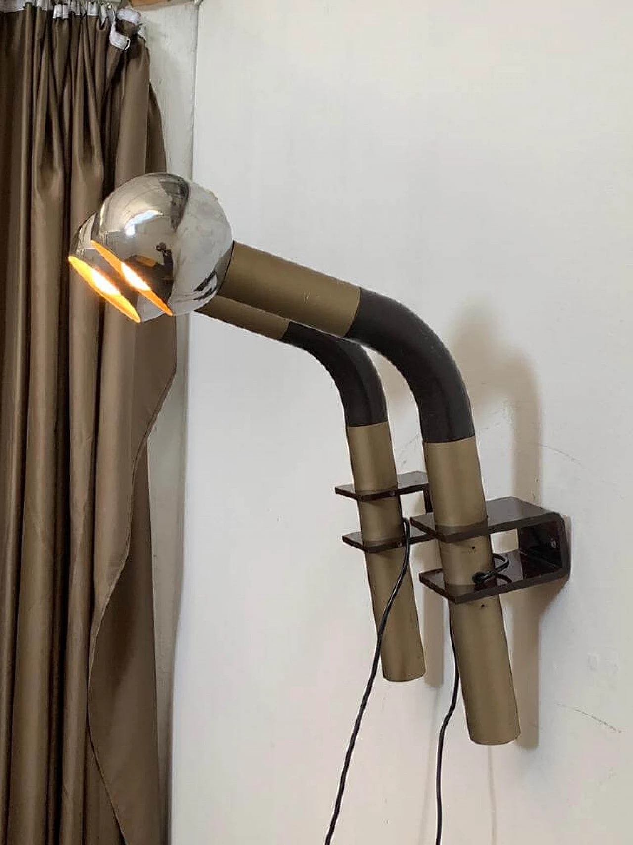 Pair of wall lamps in metal and bakelite, 1970s 1241889