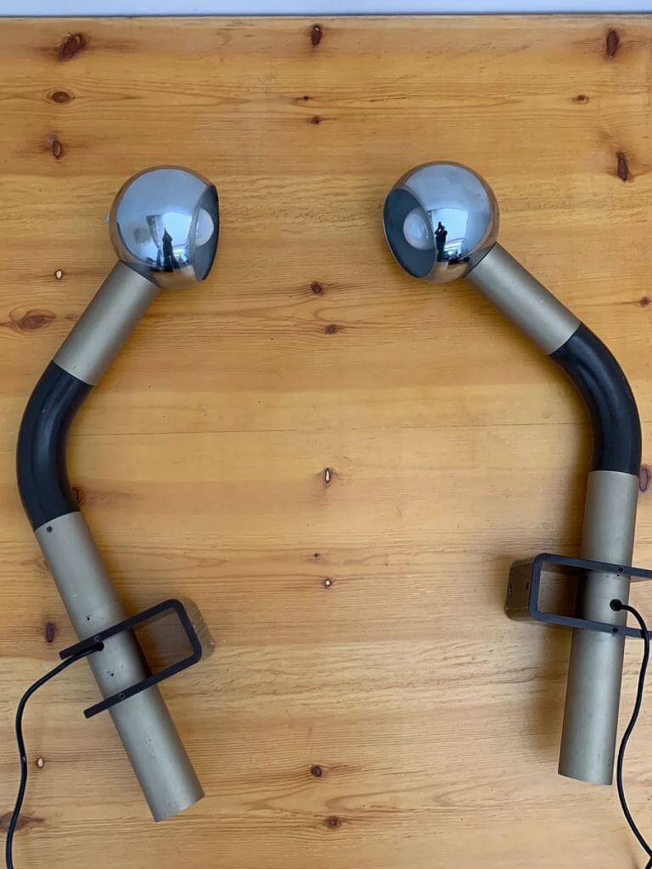 Pair of wall lamps in metal and bakelite, 1970s 1241891