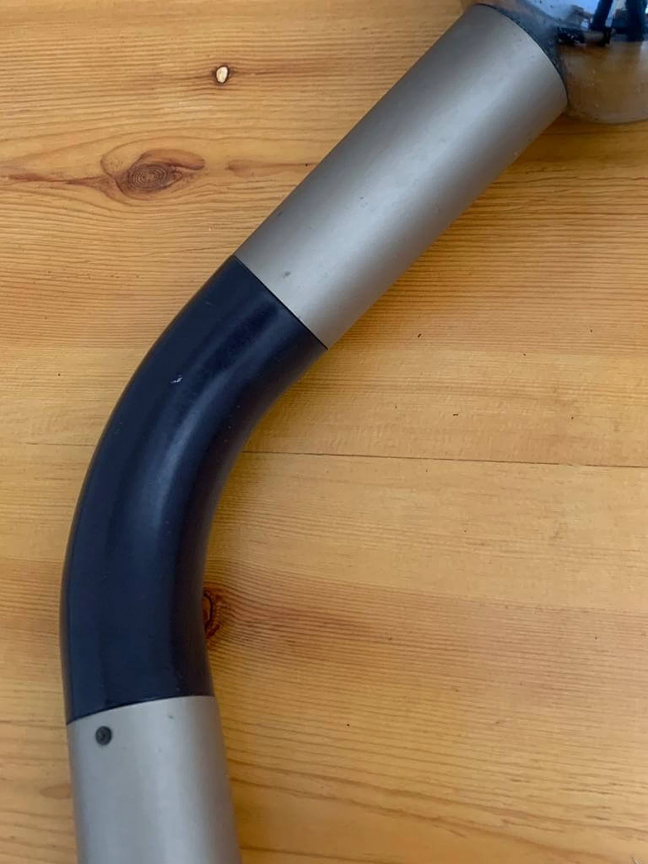 Pair of wall lamps in metal and bakelite, 1970s 1241894