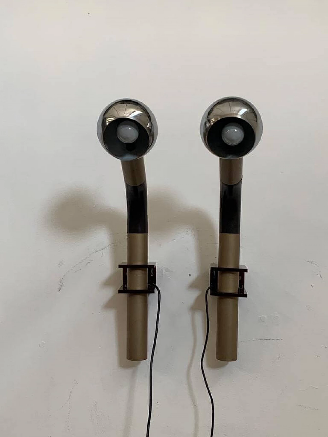 Pair of wall lamps in metal and bakelite, 1970s 1241897