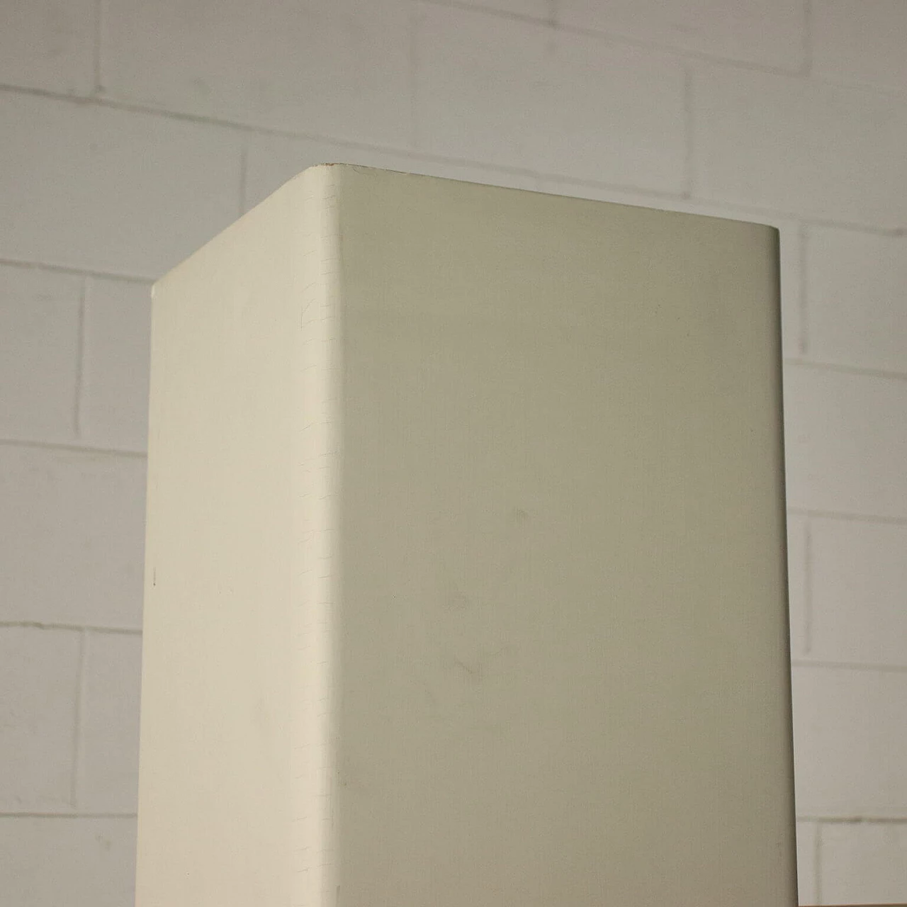 4 Colonne espositori in legno laccato e vetro, anni '60 1242168