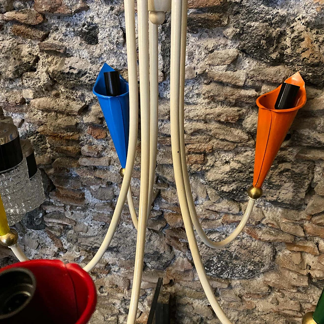 Lampadario in ottone e metallo dipinto, anni '50 1242303